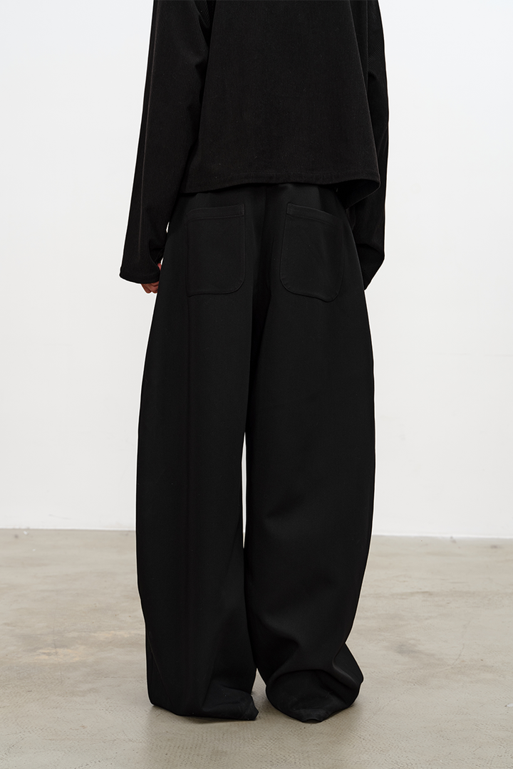 Pleated Curved Knife Pants