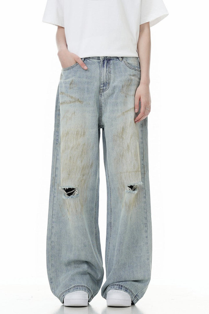 Distressed Cleanfit Straight Jeans